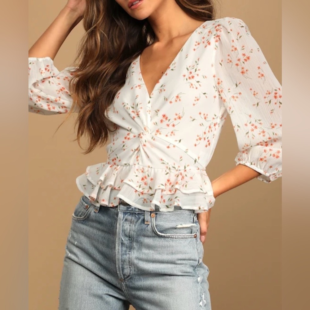NWOT Lulus Sweetly Sun-Kissed White Floral Print Twist-Front Peplum Top size S